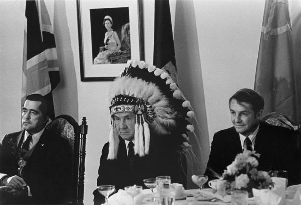 Председатель Совета Министров СССР на встече с индейскими вождями в Канаде